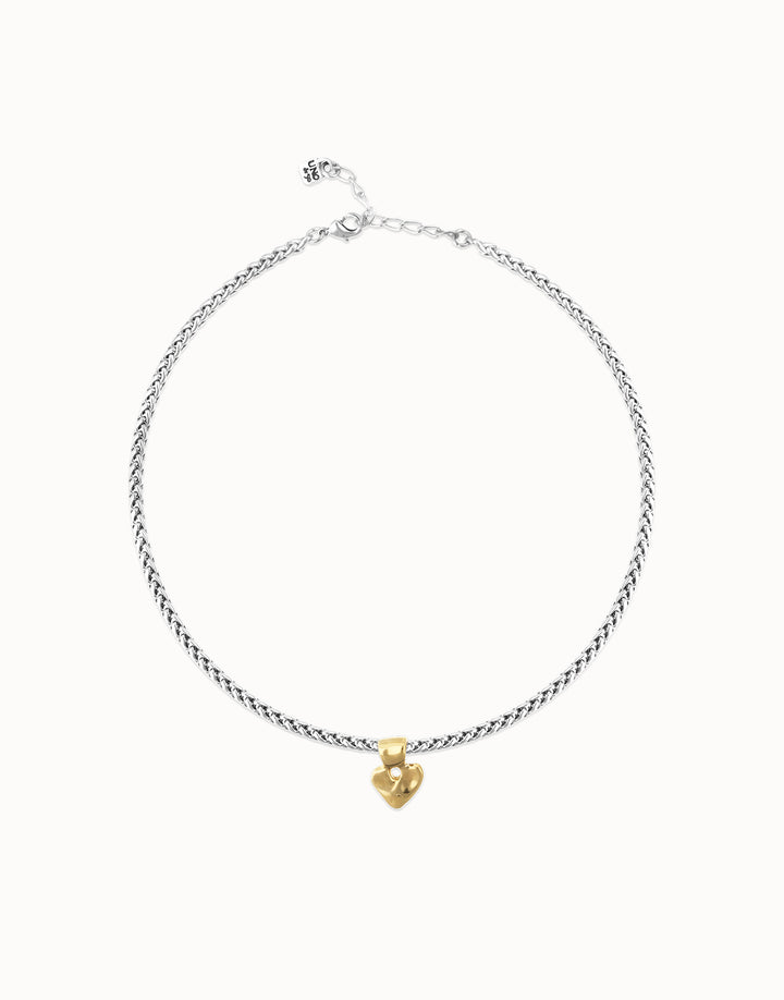 Beat Short Chain Necklace with Small Heart Detail