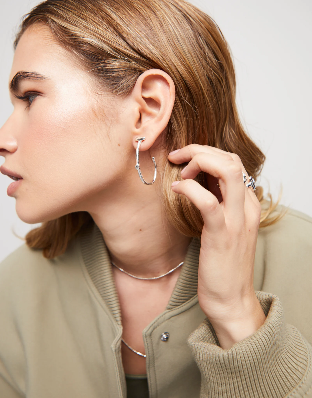 Ser Indomable Hoop Earrings with White Topaz Silver