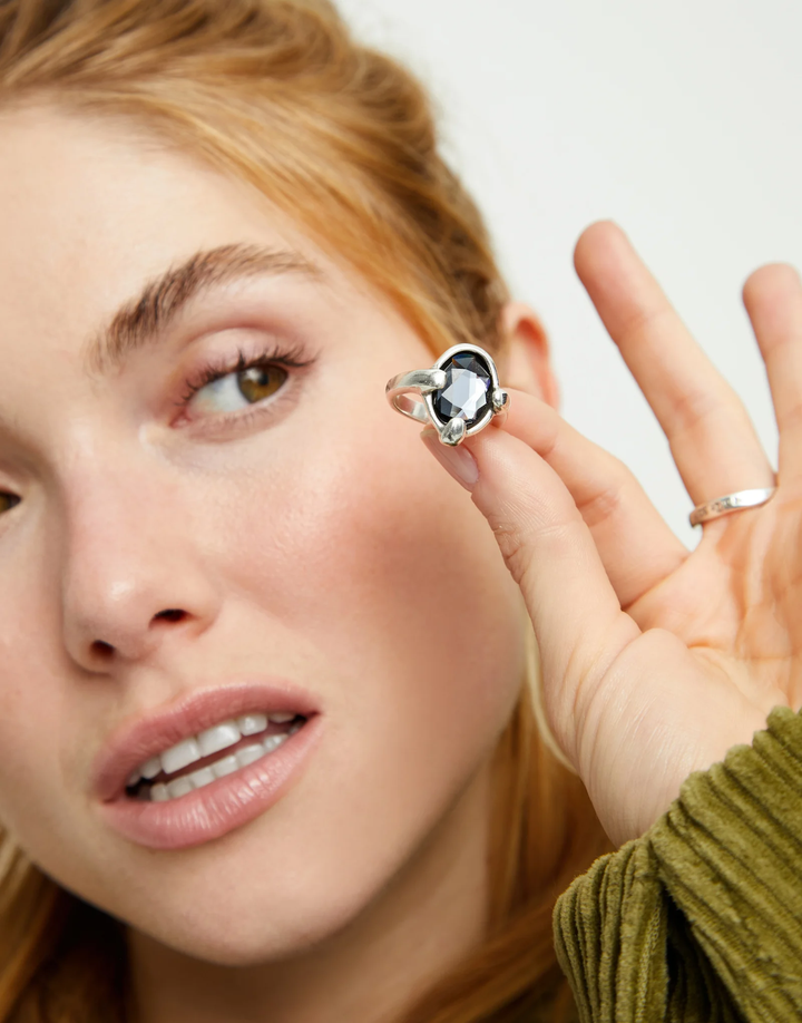 Ser Deslumbrante Oval Faceted Black Crystal Ring Size 7