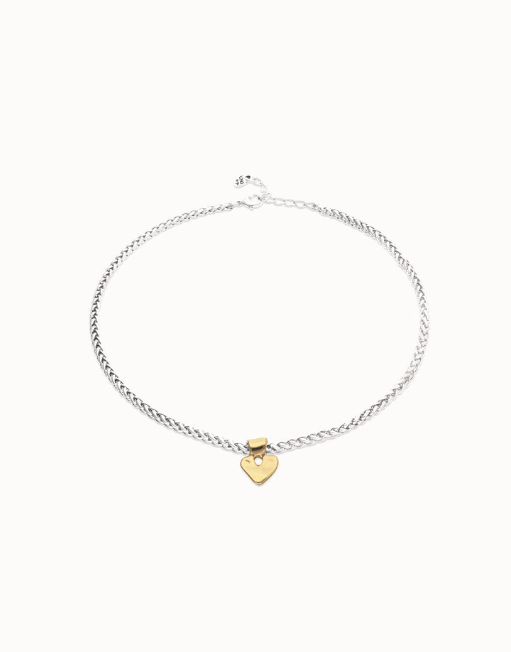 Beat Short Chain Necklace with Small Heart Detail