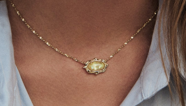 Elisa Scallop Frame Short Pendant Necklace Yellow Iridescent Abalone Gold