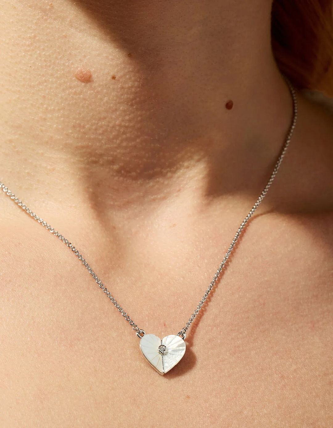 SLV Necklace 18" Radiant/Mother-of-Pearl Heart Sil