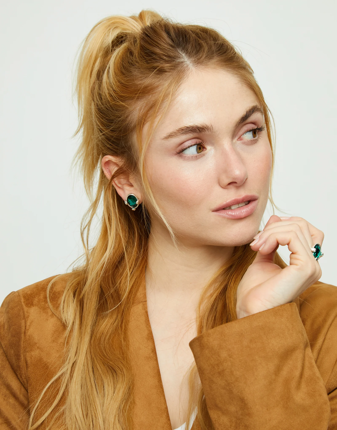 Ser Deslumbrante Oval Green Faceted Crystal Stud Earrings