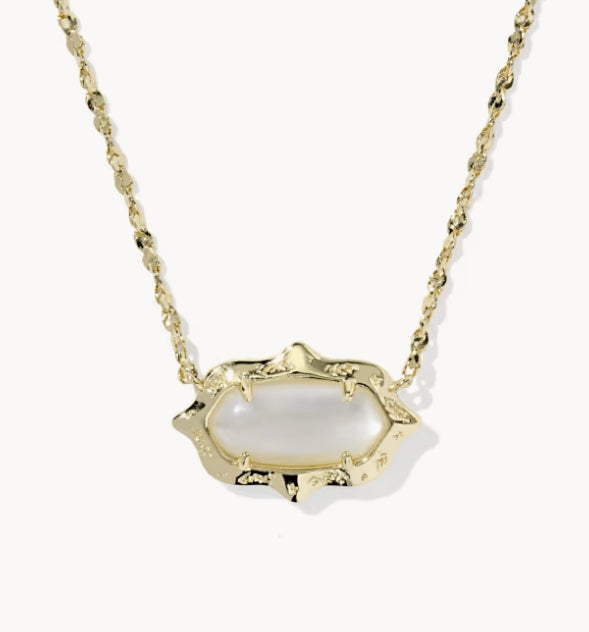 Elisa Scallop Frame Short Pendant Necklace Mother of Pearl Gold